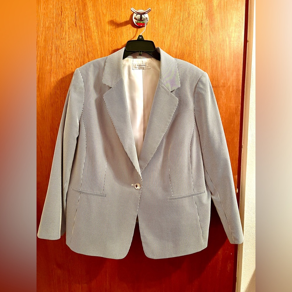 Blazer Tahari, Size 18W, Cream and gray lines.